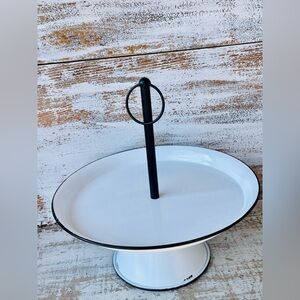 Single Tier Pedestal Tray